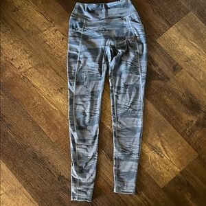 Alphalete Gray CAMO leggings ❤️